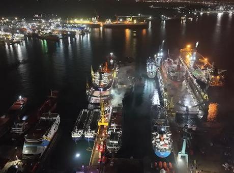 Tuzla'da kuru yük gemisinde yangın: Çok sayıda ekip sevk edildi