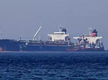 Umman Denizi'ndeki tankere saldırı şüphesi! 'Bilinmeyen cisim isabet etti'