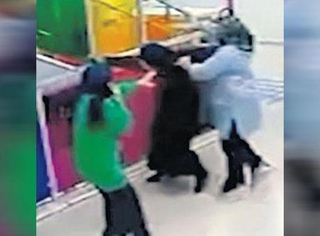 Veli terörü: Öğretmeni dövdü