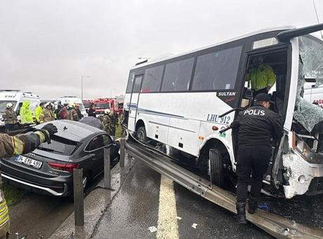 Zincirleme kazada mucize! Şehit olduğu açıklanan polis memuru hayata döndürüldü
