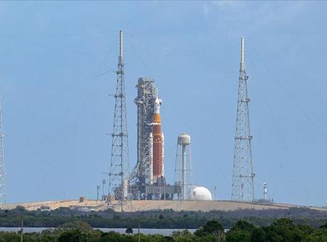 54 yılın ardından bir ilk! NASA Orion uzay aracını Ay'a fırlattı