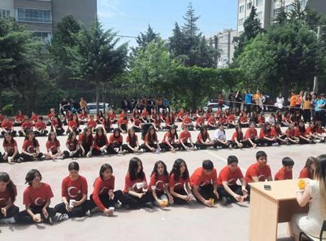 9 kişinin hayatını kaybettiği Ayser Çalık Ortaokulu'nda sessiz 23 Nisan