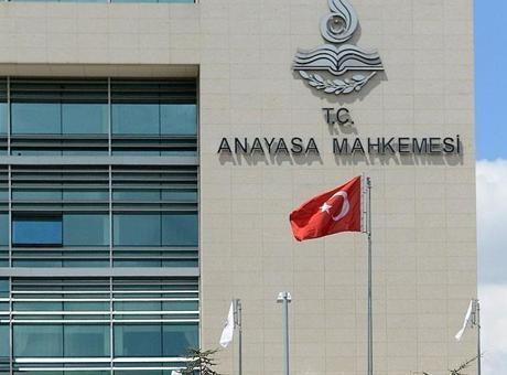 AYM’den yeni karar! İsim değiştirenler için kritik düzenleme iptal edildi