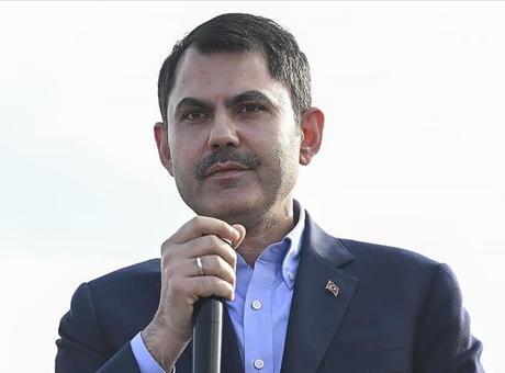 Bakan Kurum, deprem bölgesindeki okuldan 23 Nisan kutlamasına ilişkin görüntü paylaştı