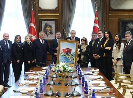 Cumhurbaşkanı Erdoğan, Türk Demokrasi Vakfı heyetini kabul etti