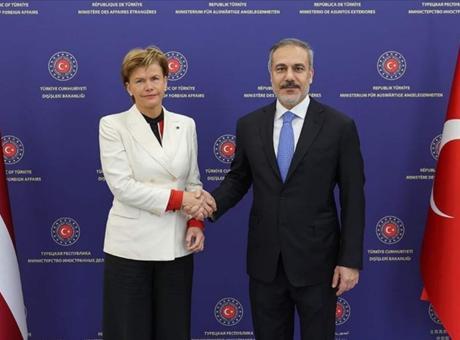 Dışişleri Bakanı Hakan Fidan, ADF marjında Letonya Dışişleri Bakanı Braze ile görüştü