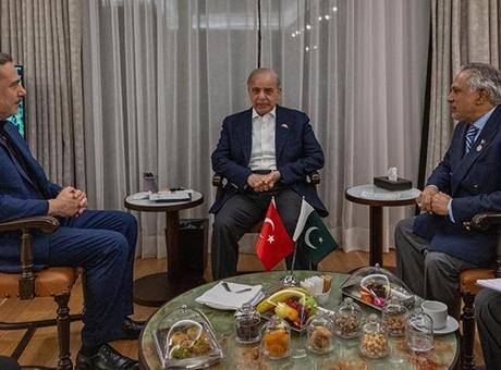 Dışişleri Bakanı Hakan Fidan, Pakistan Başbakanı Şerif ile görüştü