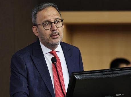 Dr. Mehmet Kasapoğlu, kamu yönetimi öğrencileriyle buluştu