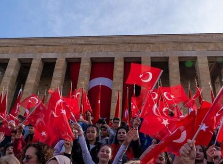 Ekonomi yönetiminden '23 Nisan Ulusal Egemenlik ve Çocuk Bayramı' mesajı
