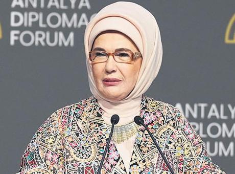 Emine Erdoğan’dan barış çağrısı