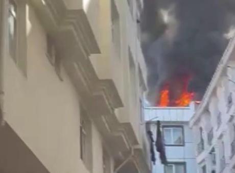 Esenyurt'ta çatı yangını! Bölgeye ekipler sevk edildi
