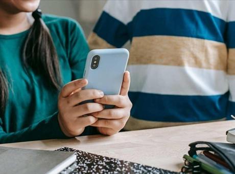 İngiltere, okullarda cep telefonu yasağını yasal hale getirecek! 'Yasal bir zorunluluk'