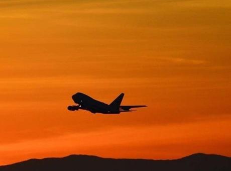 İran'da hava sahası yeniden açıldı! İstanbul, Necef, Maskat ve Pekin...