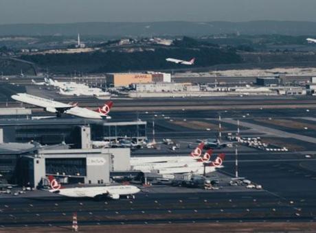 İstanbul Havalimanı'nda üçlü pist operasyonları bir yıldır hizmette: Uçuş mesafelerinde iyileşme