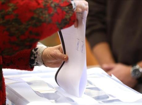 Komşuda son 5 yılın 8. seçimi! Sandıkta oy kullanma işlemi başladı