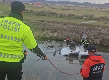 Sulama kanalında görülen araç ekipleri seferber etti! Dalgıçlar suya indi, gerçek sonradan ortaya çıktı