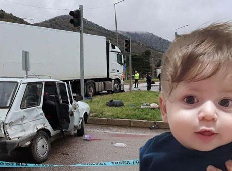 Taziye dönüşü facia: Yamaç bebek yola savrulup TIR’ın atında can verdi