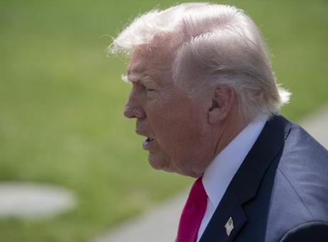 Trump'ın programında silah sesleri! ABD Başkanı Gizli Servis tarafından salondan çıkarıldı