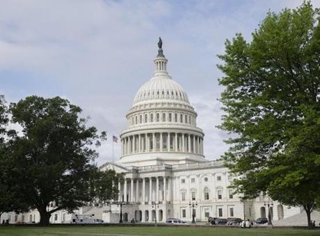 ABD Senatosu, Trump'ı kısıtlayan 'savaş yetkileri' tasarısının önünü açan bir adım attı