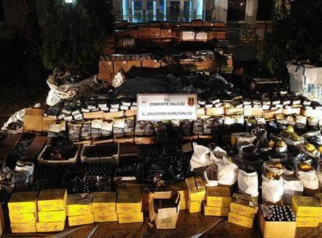 Adana'da dev operasyon! Milyonlarca liralık kaçak ürün ele geçirildi
