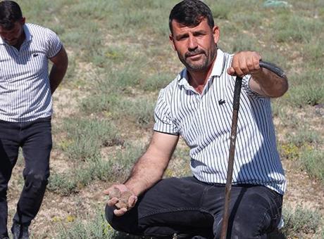 Araziyi gezip, eliyle koymuş gibi buluyor! Ev ve araba sahibi yapmıştı, bu yıl da arsa aldırdı