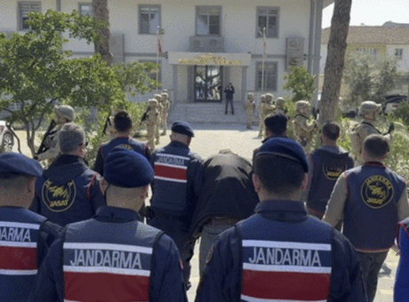 Aydın’daki vahşette yeni tutuklama! Annesini odunla öldürmüştü: Kanlı mont ortaya çıktı