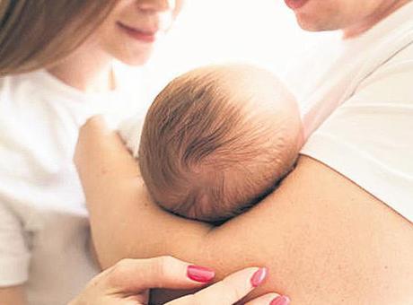 Babalık izni yetersiz! En kritik dönemde anne evde baba işte