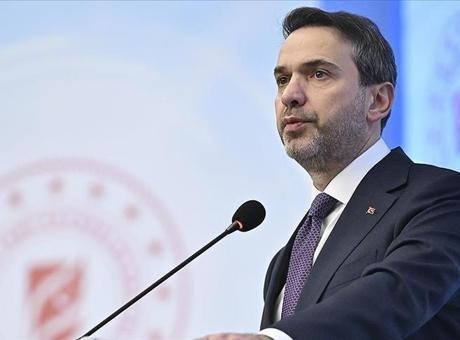 Bakan Bayraktar, SAHA 2026'yı ziyaret etti