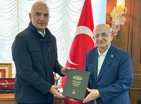 Bakan Ersoy'dan İsmail Kahraman'a ziyaret