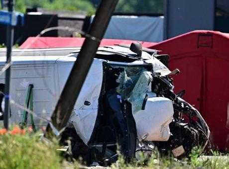 Belçika'da korkunç kaza! Trenle otobüs çarpıştı, 4 ölü