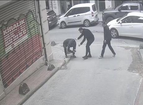 Beyoğlu'nda yürürken büyük bir acıyla irkildi! Başına 7 dikiş atıldı