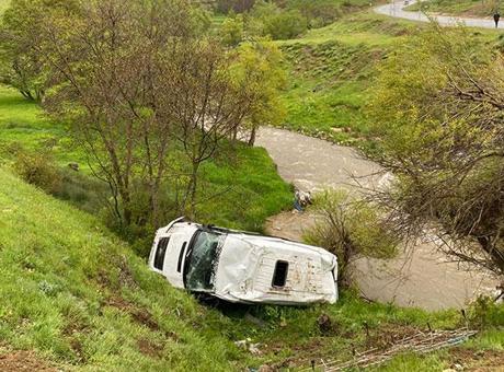 Bitlis'te kontrolden çıkan minibüs şarampole devrildi! Çok sayıda yaralı var