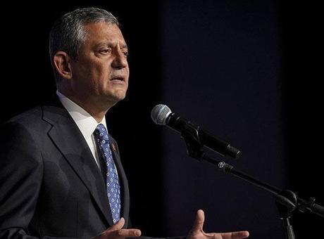 CHP Genel Merkezi'nde tahliye gerginliği! Özgür Özel'den açıklama: Buradan çıkmayacağız