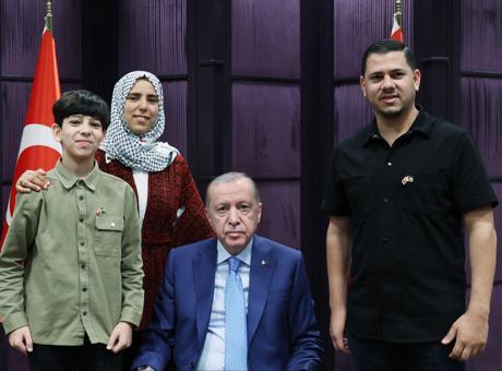 Cumhurbaşkanı Erdoğan, Gazze’nin küçük tanığı Ramazan Ebu Cezer'i kabul etti