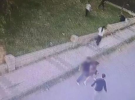 Dehşete düşüren görüntüler! Büyükçekmece'deki kavgada 15 yaşındaki Abdulbaki bıçaklanarak öldürüldü
