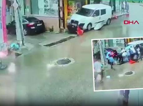 Hafif ticari araç anne ve oğlunu altına aldı! Dehşet anlarının görüntüleri ortaya çıktı