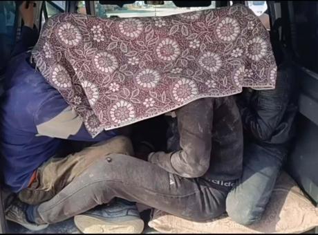 Hatay’da operasyon! Örtü altında taşınan kaçak göçmenler yakalandı
