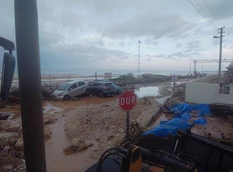 Hatay'da sel felaketi! Ölü sayısı 3'e yükseldi, bir ilçede okullar tatil edildi... İşte son durum