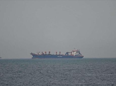 Hürmüz'de sıcak saatler! İran BAE açıklarında bir gemiye el koydu