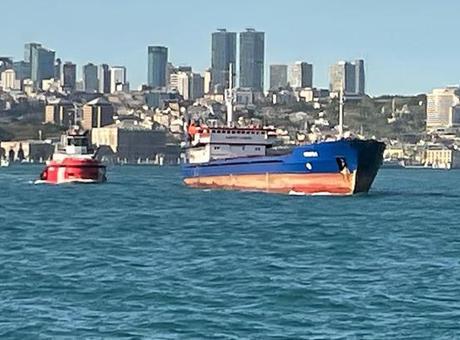 İstanbul Boğazı'nda gemi makine arızası yaptı