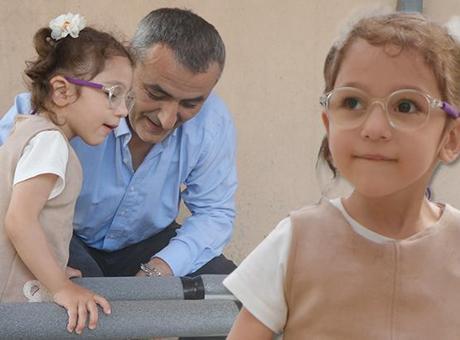 Lina'nın hikayesi yüreklere dokundu! Babası su borularından yürüme bariyeri yaptı