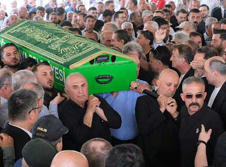 Mevlüt Çavuşoğlu'nun kardeşi toprağa verildi