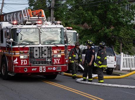 New York'ta tersane yangınına müdahalede patlama! 1 ölü, 36 yaralı