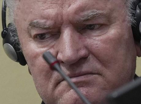 'Ölmek üzere' savunması reddedildi! Bosna kasabı sandalyeye bağlı, konuşamayacak durumda