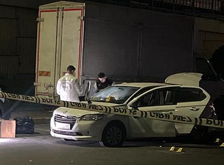 Polisin 'dur' ihtarına uymadı, kaçarken kaza yaptı! 1 polis yaralandı, 2 gözaltı