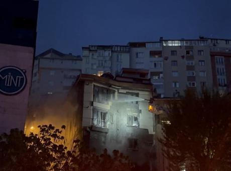 Şişli'de korkutan yangın! Alev alan motosiklet neredeyse 4 katlı binayı kül ediyordu