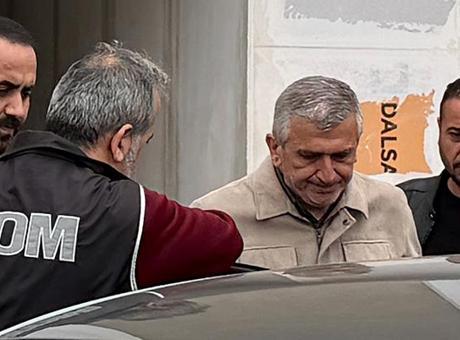 Son dakika... Düzce Akçakoca Belediye Başkanı Fikret Albayrak görevden uzaklaştırıldı