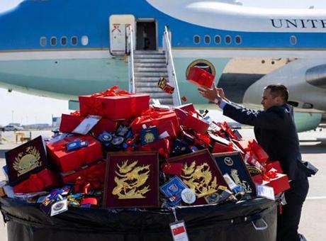 Soru işaretleri büyüyor: ABD Başkanı Trump'ın heyetinden Çin dönüşü şok hamle! 'Her şeyi imha edin'