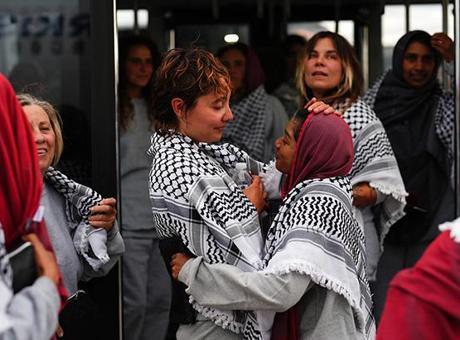Sumud Filosu aktivistleri İstanbul'a getirildi: 'İsrail'e insanlığımızı gösterdik'