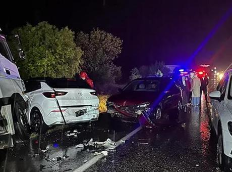 Uşak’ta 7 araç birbirine girdi! Zincirleme kazada 4 kişi öldü, 34 kişi yaralı